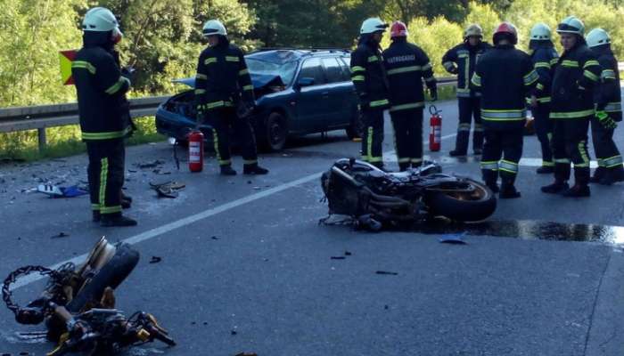 V prometni nesreči se je hudo poškodoval motorist