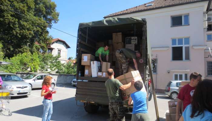 Prevoz humanitarne pomoči na letališče Brnik