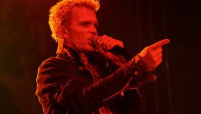 Video: Billy Idol zgoraj brez!