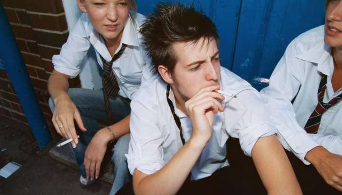 najstnik, kajenje, šolar, dijak, cigarete
