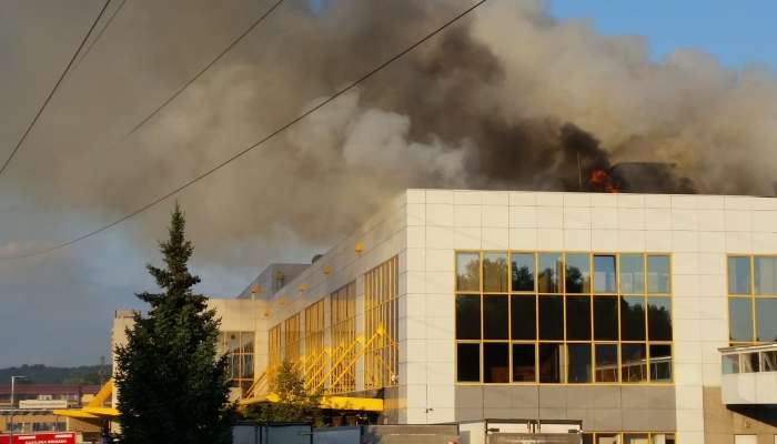 požar logističnega centra Pošte Slovenije na Cesti v Mestni log v Ljubljani