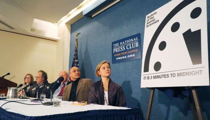 Ura - doomsday clock, uničenje sveta, jedrski znanstveniki, 27, januar 2017