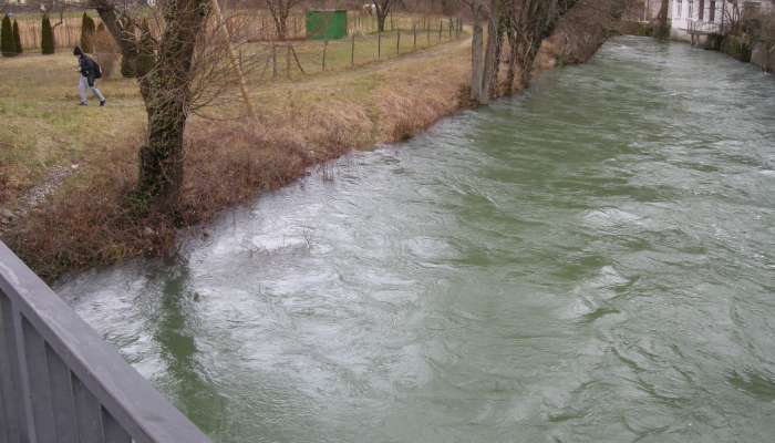 Reka Vipava je zaradi dežja zelo narasla