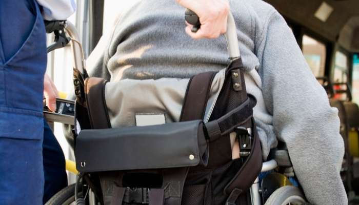 invalid, invalidski voziček, osebna asistenca
