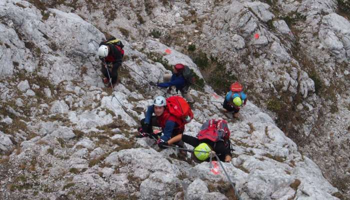 Reševanje mladenke je bilo zaradi krušljivega terena in noči kar zahtevno