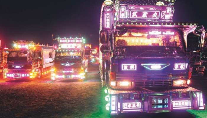 OČARANOST: Osvetljeni tovornjaki