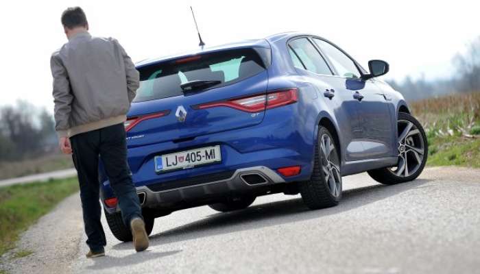 PREIZKUSILI SMO: Renault megane GT 205