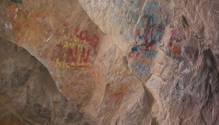 Cuevas de Anzota, jamske poslikave, grafiti