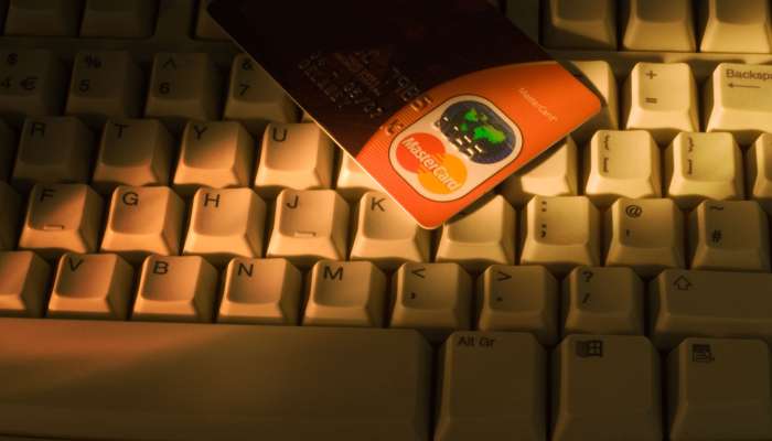 spletna goljufija, tipkovnica, kreditna kartica