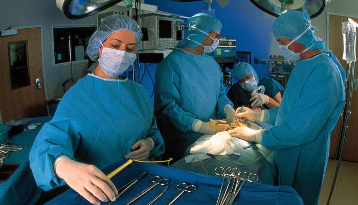 kirurgi, operacija, operacijska miza