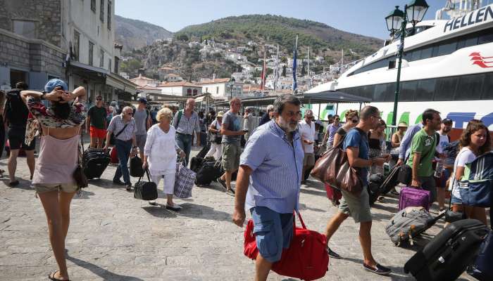 otok hidra_turisti odhajajo