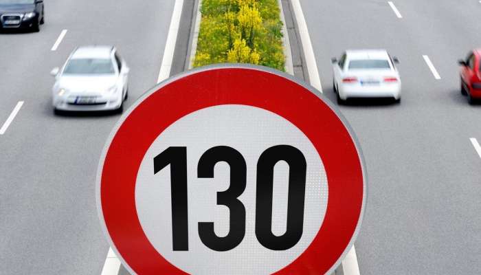 nemška avtocesta, autobahn, omejitev hitrosti, 130, znak,