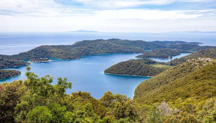 Veliko jezero in otok Sv. Marija na otoku Mljet