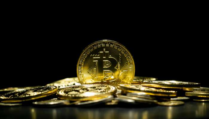 Bitcoin ostaja najbolj popularna kriptovaluta, trenutno pa je njegova cena zelo stabilna.