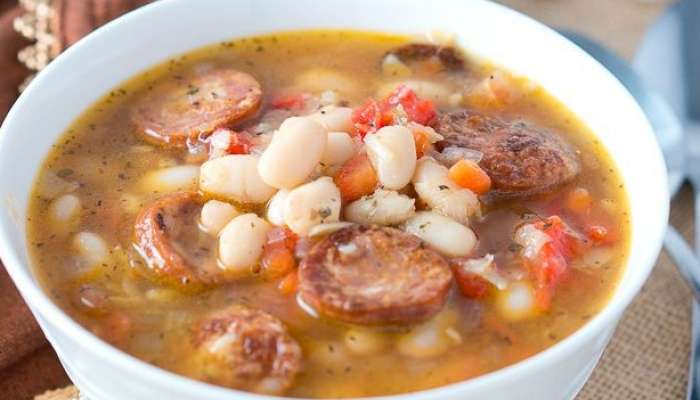 enolnočnica 1480973421-hearty-white-bean-soup-with-sausage-2