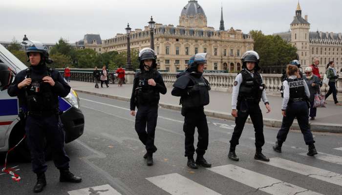 pariz, policijski prostori, napad