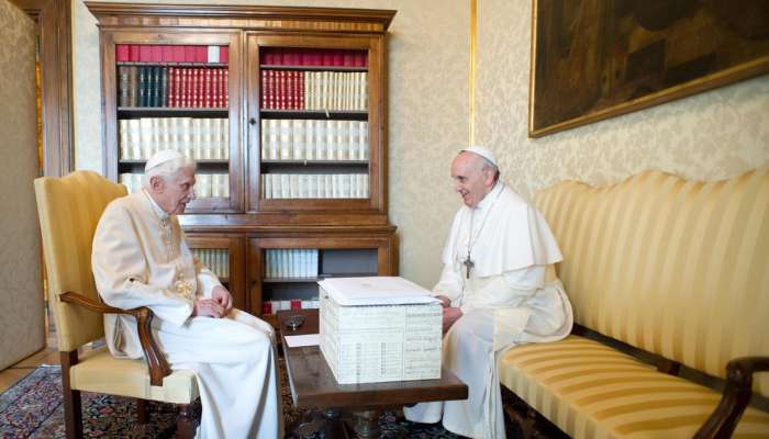 Benedikt XVI., papež Frančišek