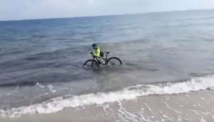 kolesar, morje