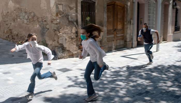 virus vodilna barcelona otroci - foto profimedia