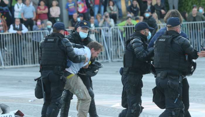 protest vlada ljubljana jenull policija pl