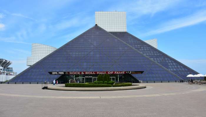 Rock_and_Roll_Hall_of_Fame,_May_2016