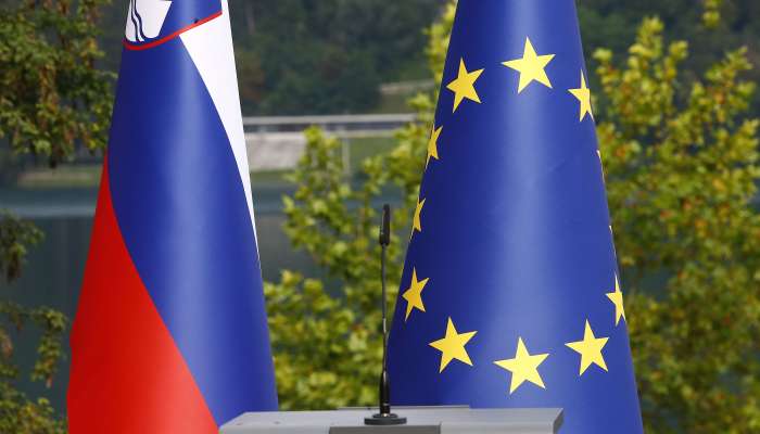 slovenija evropska unija eu zastavi bobo