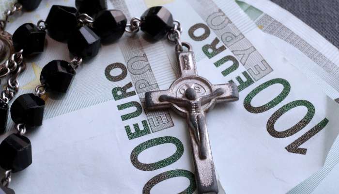 cerkev, denar, evri, rožni venec, svetopismo, bibilija, jezus