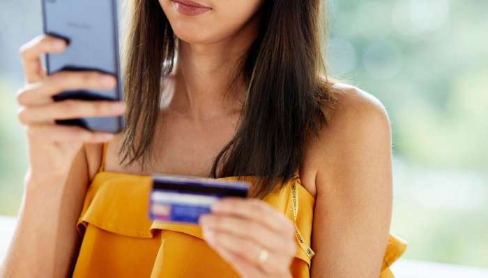 kreditna kartica, pametni telefon, spletni nakupi, prevara, goljufija