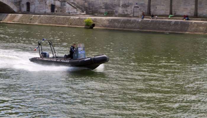 reka sena, čoln, francoska policija