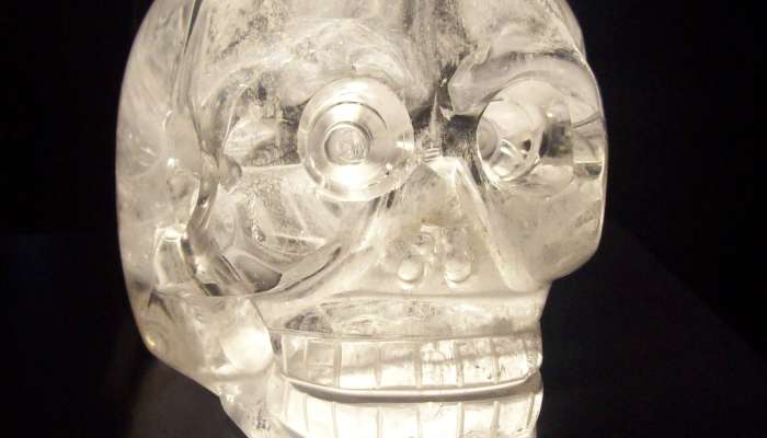 Crystal_skull_in_Musée_du_quai_Branly,_Paris