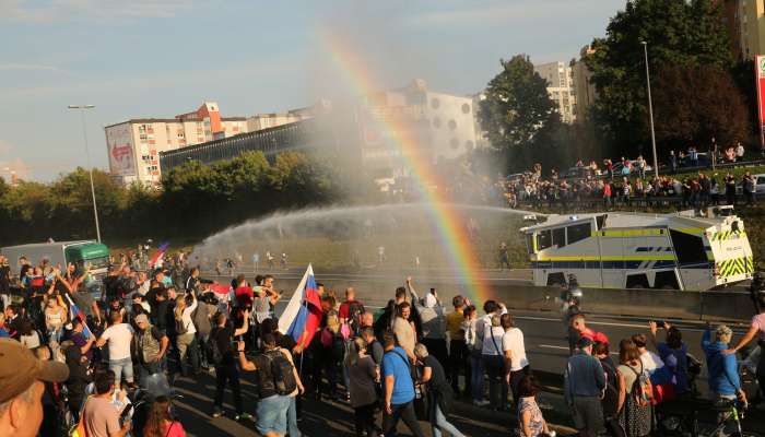 protest policija vodni top solzivec lj 29.09.2021 pl