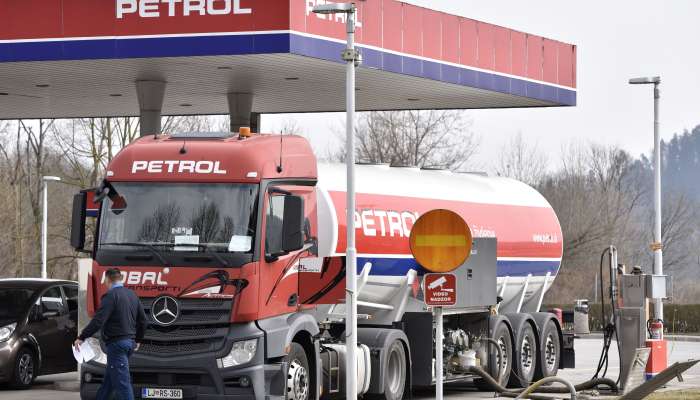 petrol cisterna bencinska crpalka