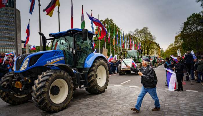 modri traktor, protest, kmetje, ljubljana, traktorji, april-2023