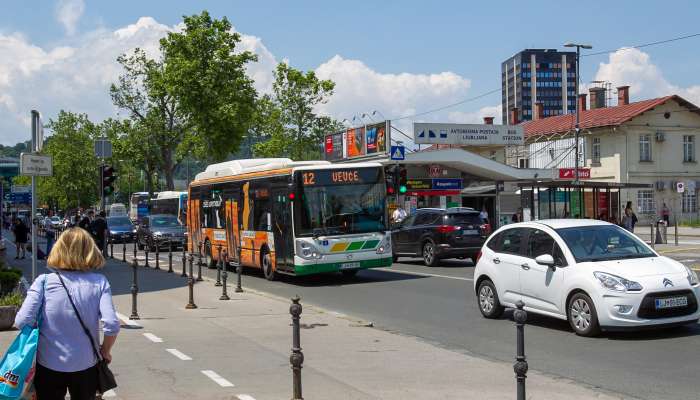 promet, kolone, zastoji, avtocesta, avtobus