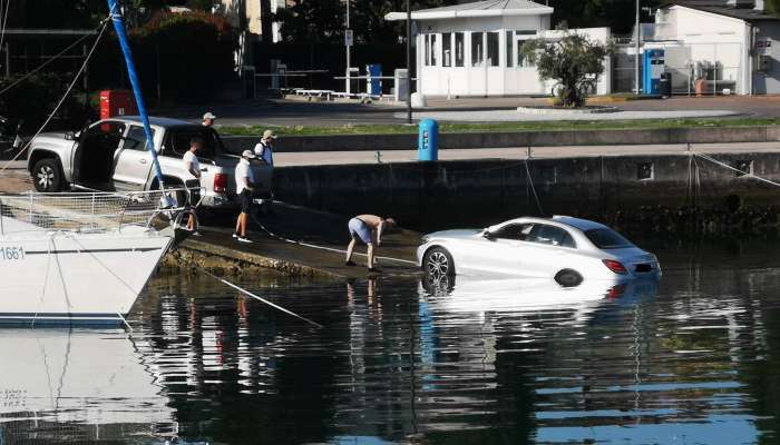 marina izola, avtomobil v morju