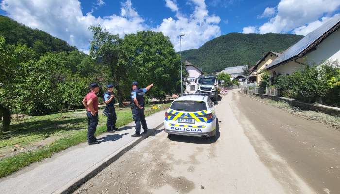 poplave, policija1