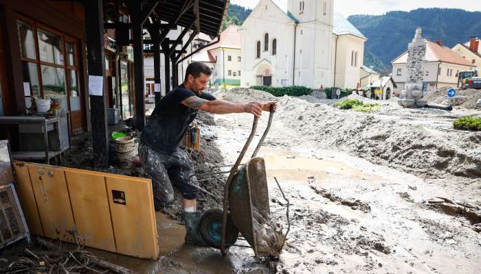 Pomoč, poplave, prostovoljci