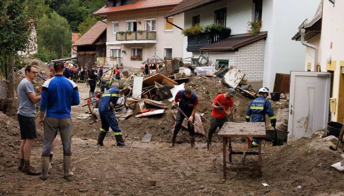 čiščenje po poplavah, črna na koroškem