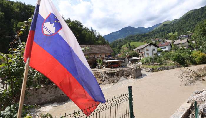 poplave slovenska zastava