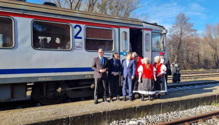 lendava, mursko-središće, vlak, železniška-povezava, slovenske-železnice