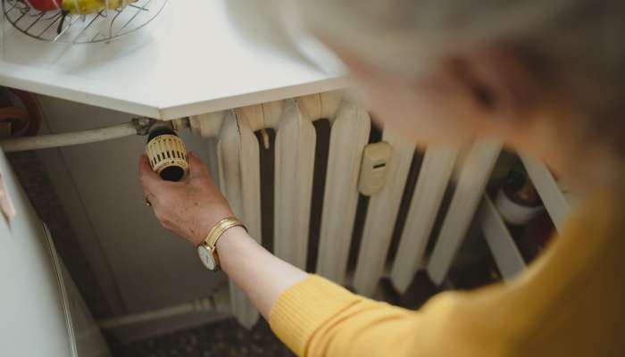 radiator, energetska revščina, starejša, ogrevanje