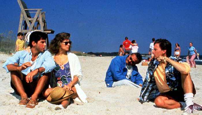 Zaključek prvega filma, ko Richard, Gwen in Larry sedijo na plaži, Bernie prileti na glavo k njim na