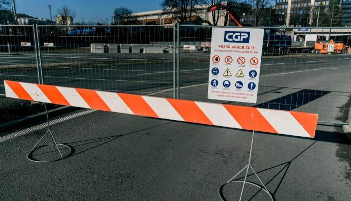 zapora ceste prometni znak cesta Ljubljana