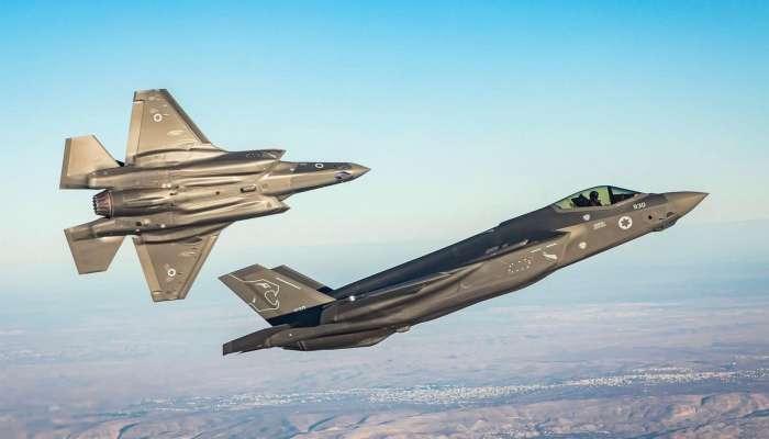 Izraelski lovci F-35. - Iranski predsednik Ebrahim Raisi je Izraelu zagrozil z \"bolečim odgovorom\" 