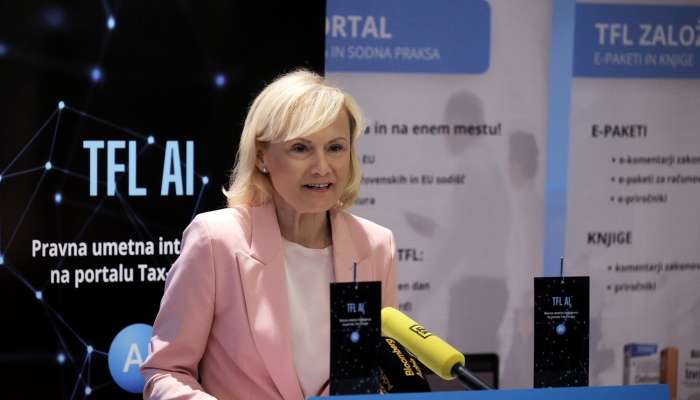 Zlata Tavčar je danes Sloveniji predstavila prvo pravno umetno inteligenco TFL AI (Foto STA)