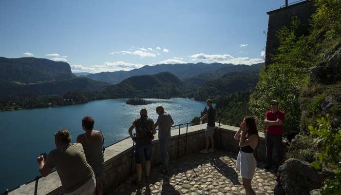 bled, otok, razgled, turisti