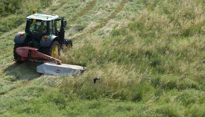 košnja trave traktor