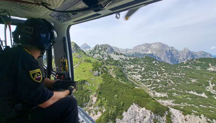 policijski-helikopter, reševanje-v-gorah