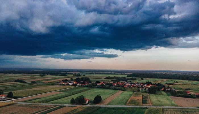 simbolična, nevihta, neurje, vreme, oblačno, oblaki, dron