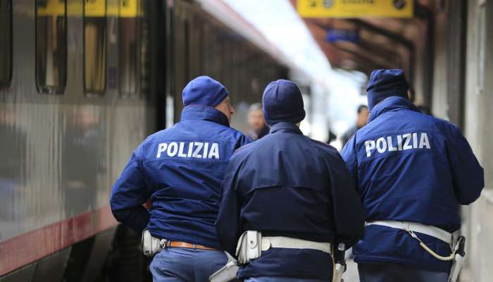 policija avstrija železniška postaja vlak